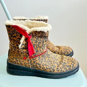 UGG - I ❤️ UGG Boots size 8